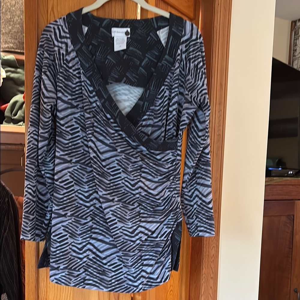 SOFT SURROUNDINGS Black,Gray Patterned Wrap Top
